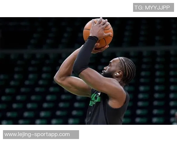 杰伦布朗独力难支28投15中砍下32分却难救球队于水深火热之中