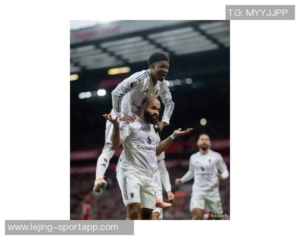 曼联客战利物浦将首次穿白色客场球衣引发球迷热议